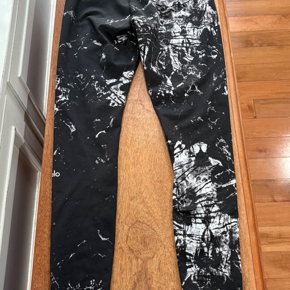 Alo leggings size Medium - Picture 2 of 6